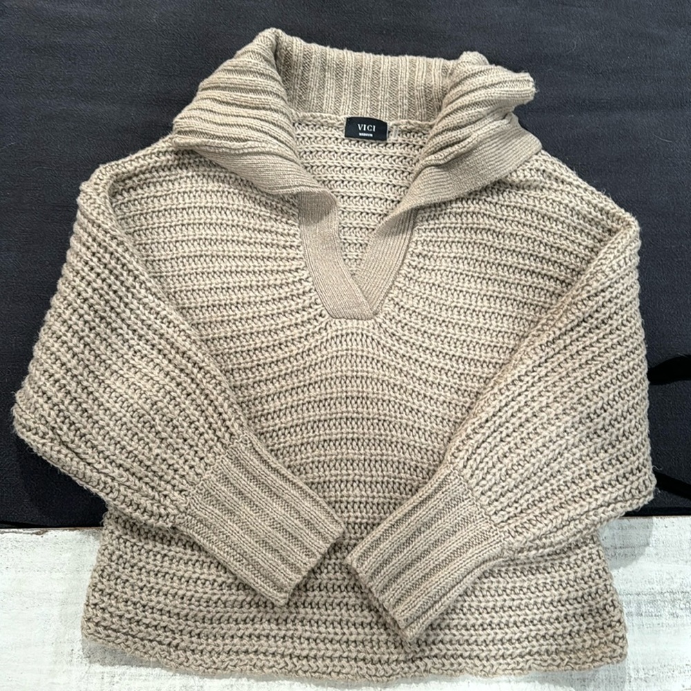 Vici medium pullover sweater